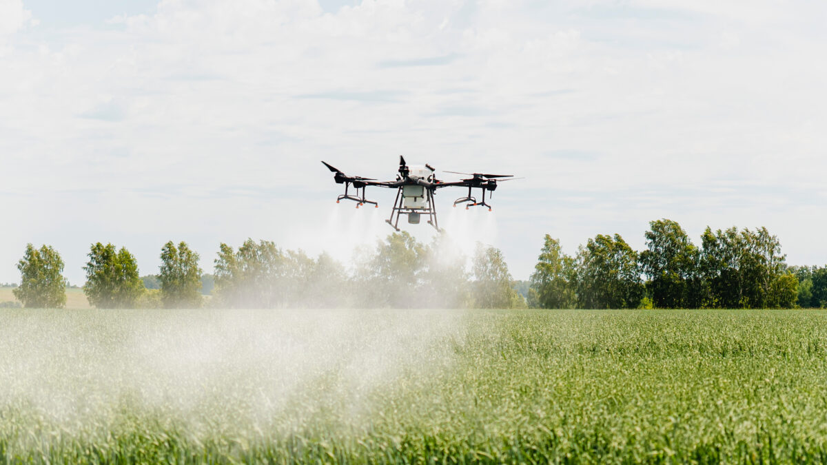 drone pulverizando